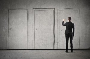 profesional tocando puerta